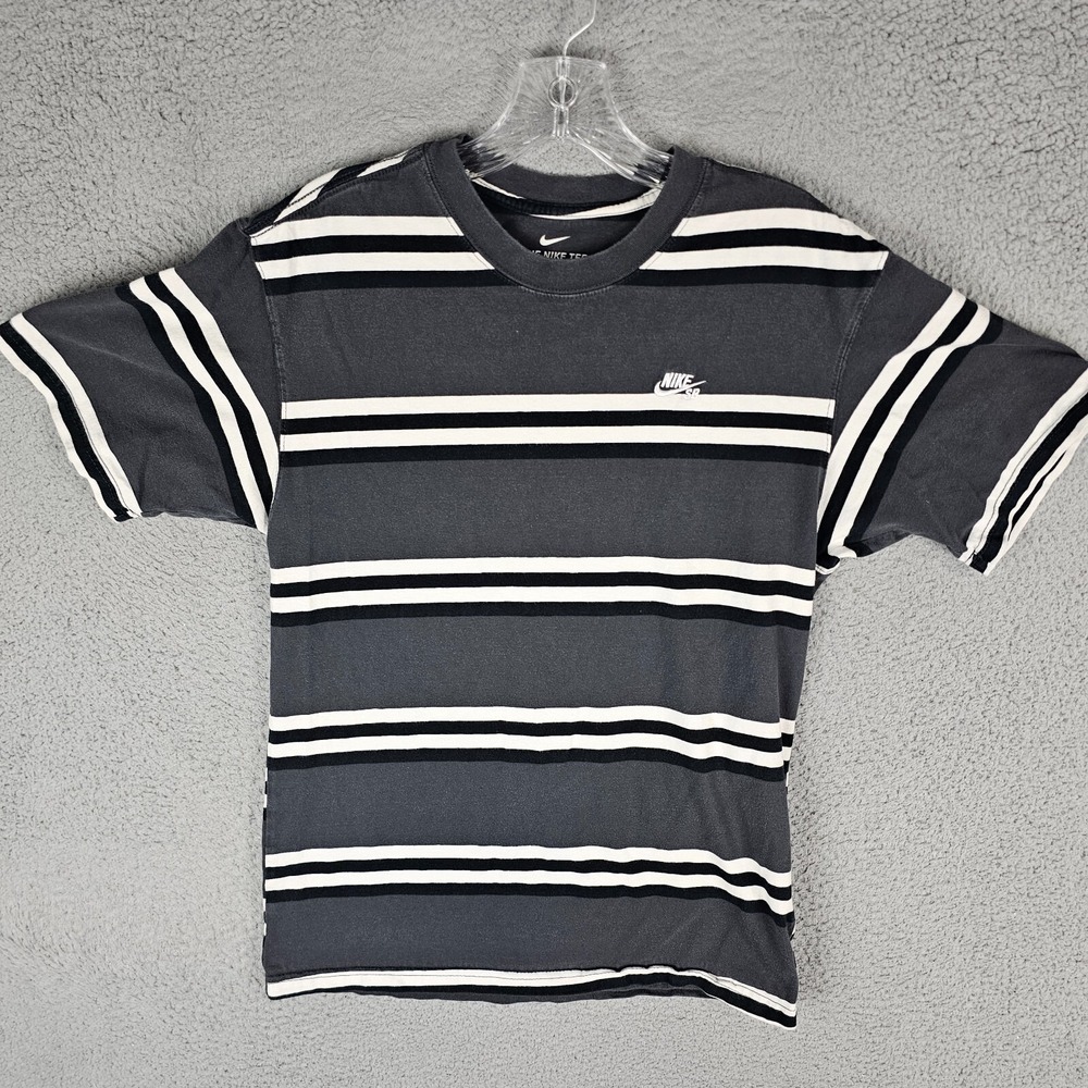 Nike SB T-Shirt Mens XS Multicolor Striped Skate Logo Crewneck DD1320-070